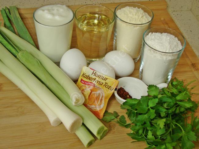 Yufkasız Pırasa Böreği - Yapılışı (1/12) 