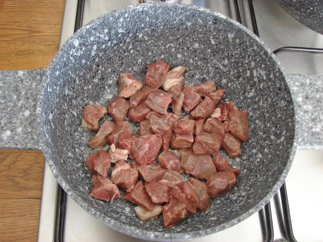 Etli Bezelye Yemeği - Yapılışı (2/16) 