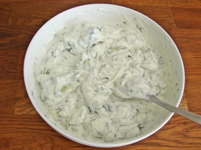 Girit Usulü Cacık - Yapılışı (9/12) 