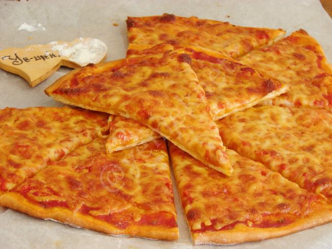 Dışarıdan Pizza Söyleyene Kadar Evde Kolayca Kendiniz Yapın : Kolay Pizza