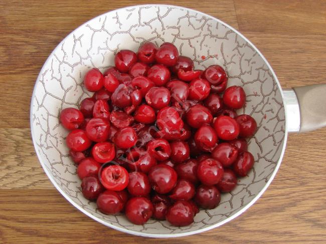 Vişneli İrmik Tatlısı - Yapılışı (8/20) 