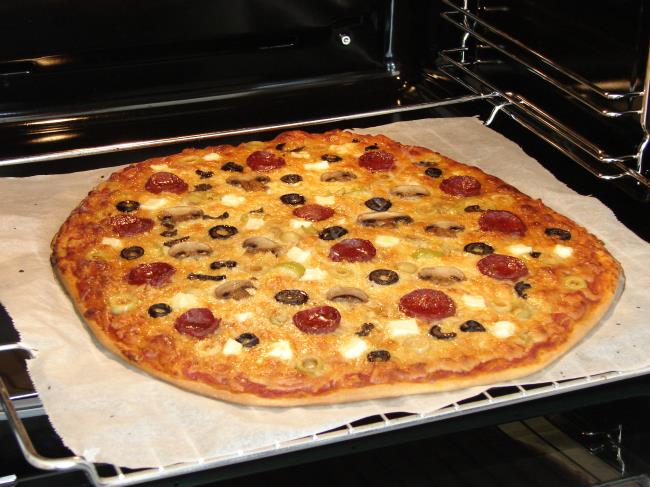 Mayasız Hamurdan Pizza - Yapılışı (14/16) 