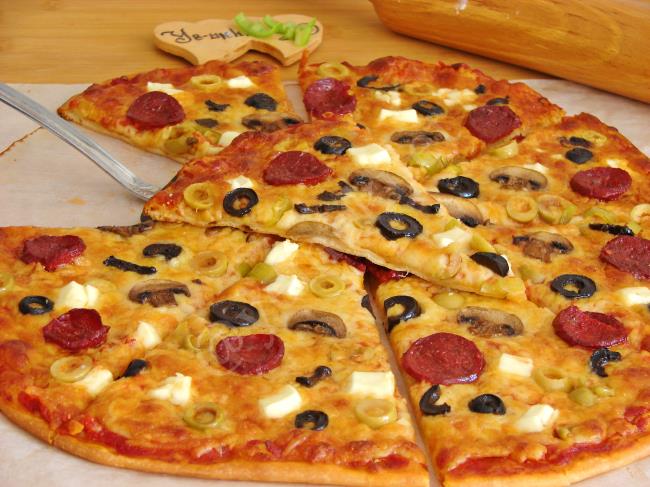 Evde Yapması En Kolay Pizza, Hamuru Hiç Bekletmeden Hazırlayıp, Fırına Verin : Mayasız Hamurdan Pizza