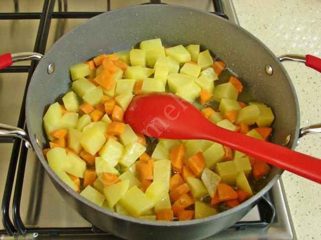 Ekşili Sulu Köfte - Yapılışı (7/16) 