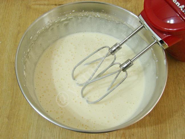 Elmalı Cevizli Kek - Yapılışı (3/12) 