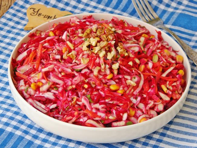 Pancarlı Beyaz Lahana Salatası