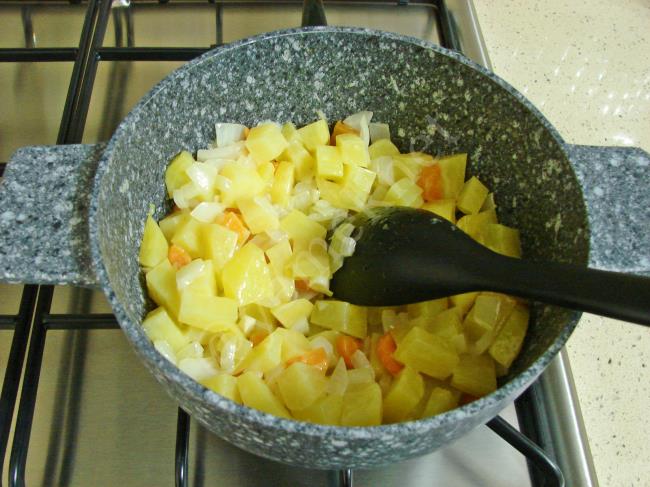 Patatesli Mantar Çorbası - Yapılışı (7/16) 