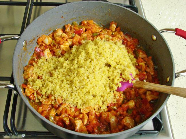 Sebzeli Tavuklu Bulgur Pilavı - Yapılışı (7/12) 