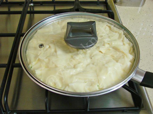 Bayat Yufka Böreği - Yapılışı (12/16) 