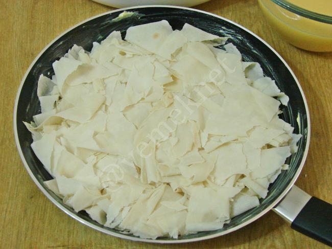 Bayat Yufka Böreği - Yapılışı (7/16) 