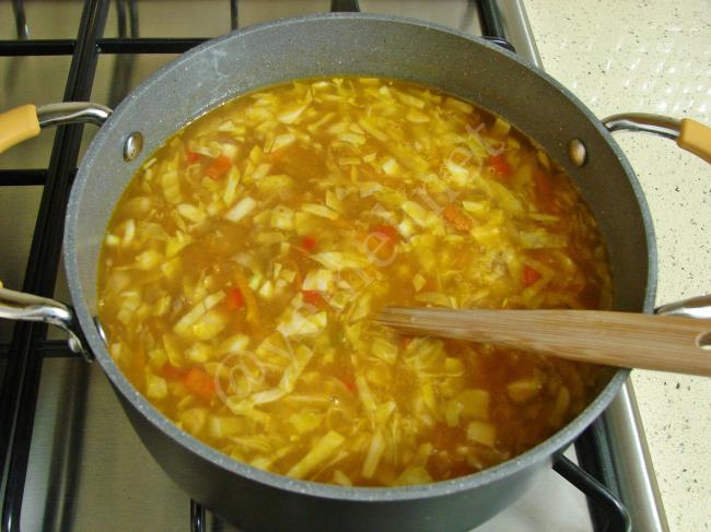 Kıymalı Lahana Çorbası - Yapılışı (11/16) 