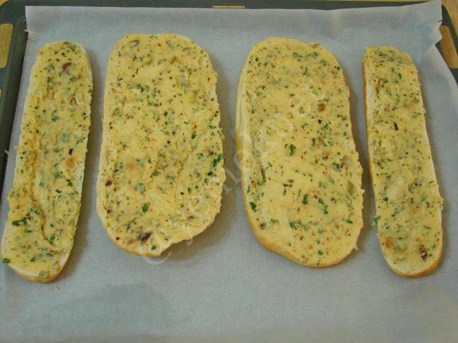 Sarımsaklı Ekmek - Yapılışı (11/16) 