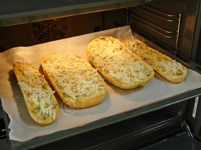 Sarımsaklı Ekmek - Yapılışı (13/16) 