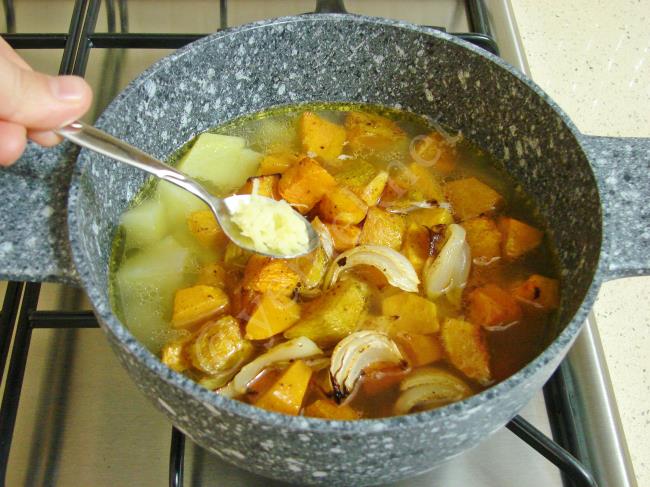 Fırınlanmış Bal Kabağı Çorbası - Yapılışı (8/12) 