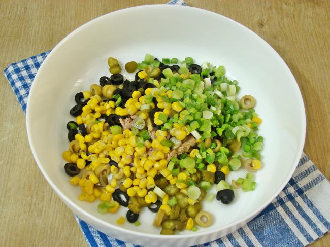 Makarnalı Ton Balığı Salatası - Yapılışı (4/12) 