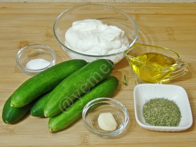 Yoğurtlu Salatalık Mezesi - Yapılışı (1/8) 