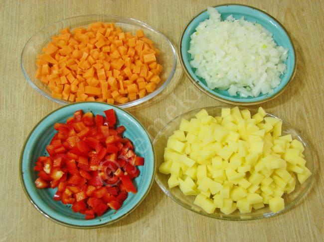 Kıymalı Sebze Çorbası - Yapılışı (2/16) 