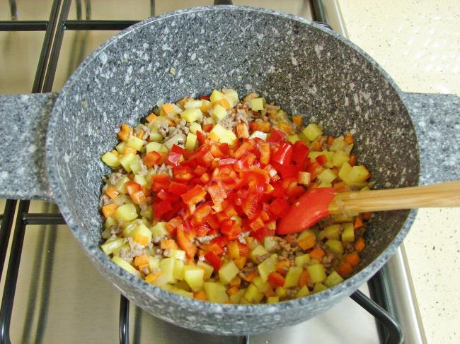 Kıymalı Sebze Çorbası - Yapılışı (7/16) 