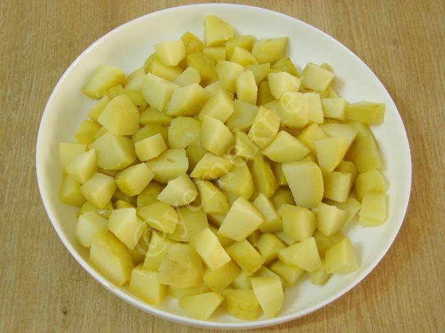Patates Salatası - Yapılışı (4/8) 