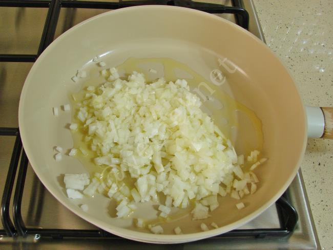 Yumurtalı Ot Kavurması - Yapılışı (3/12) 