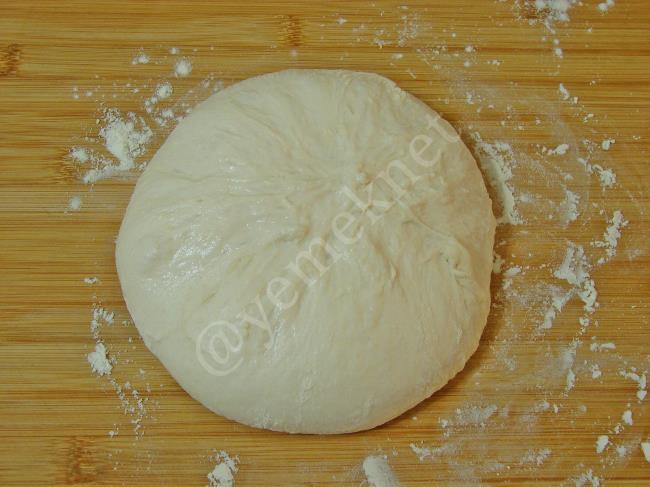 Hazır Ekmek Hamurundan Tırnak Pide - Yapılışı (4/12) 