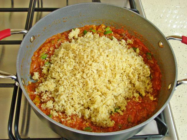 Mısırlı Bulgur Pilavı - Yapılışı (7/12) 