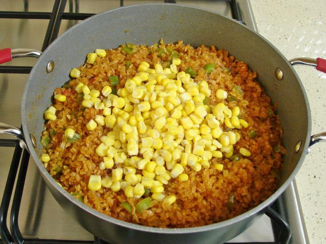 Mısırlı Bulgur Pilavı - Yapılışı (8/12) 