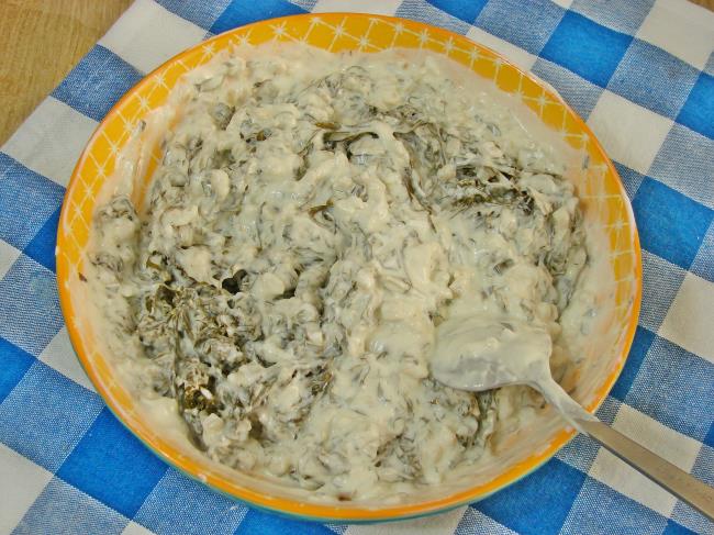 Yoğurtlu Asma Yaprağı Salatası - Yapılışı (9/12) 