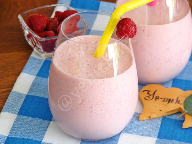 Her Yudumda İçinizi Serinletecek, Nefis Bir İçecek : Frambuazlı Milkshake