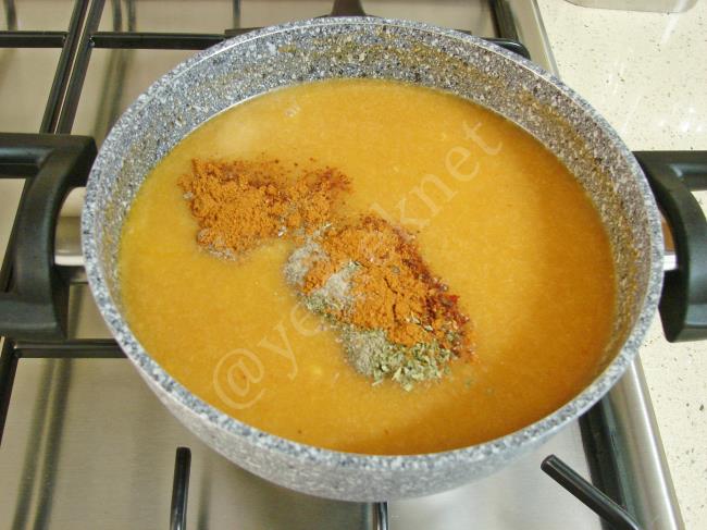 Sarımsaklı Tarhana Çorbası - Yapılışı (9/12) 