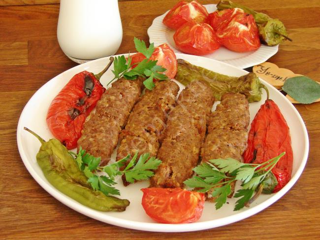 Kıymadan Adana Kebap - Yapılışı (7/8) 