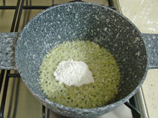 Salçalı Erişte Çorbası - Yapılışı (3/12) 