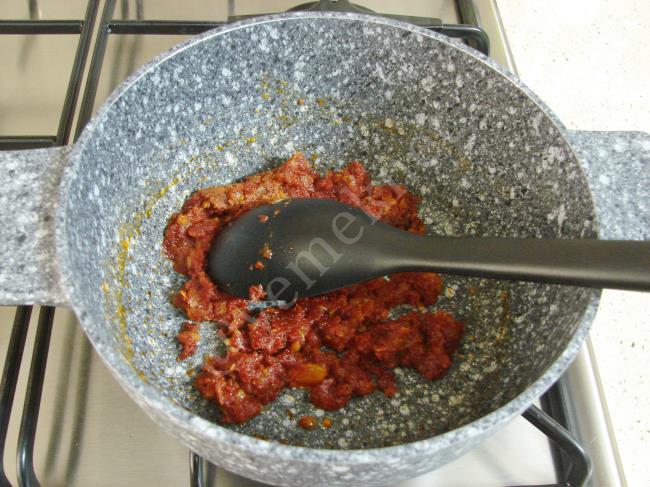 Salçalı Erişte Çorbası - Yapılışı (5/12) 