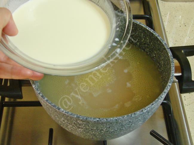 Sarımsaklı Şehriye Çorbası - Yapılışı (7/12) 