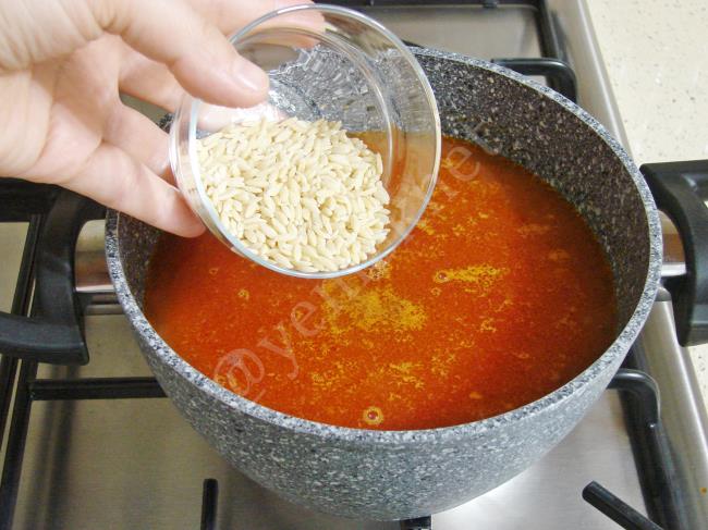 Kıymalı Çorba - Yapılışı (7/12) 