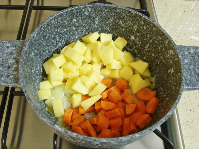 Patatesli Havuçlu Mercimek Çorbası - Yapılışı (4/12) 