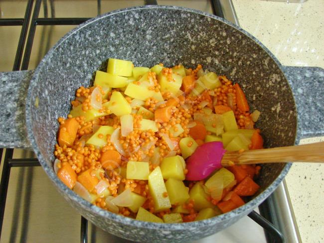 Patatesli Havuçlu Mercimek Çorbası - Yapılışı (6/12) 