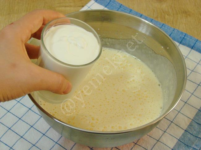 Ceviz Krokanlı Kek - Yapılışı (4/16) 