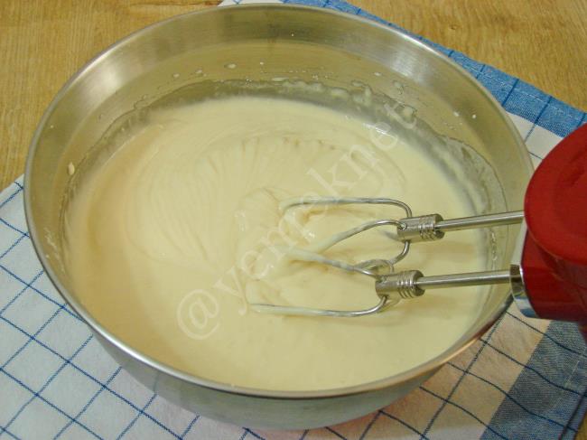 Ceviz Krokanlı Kek - Yapılışı (6/16) 