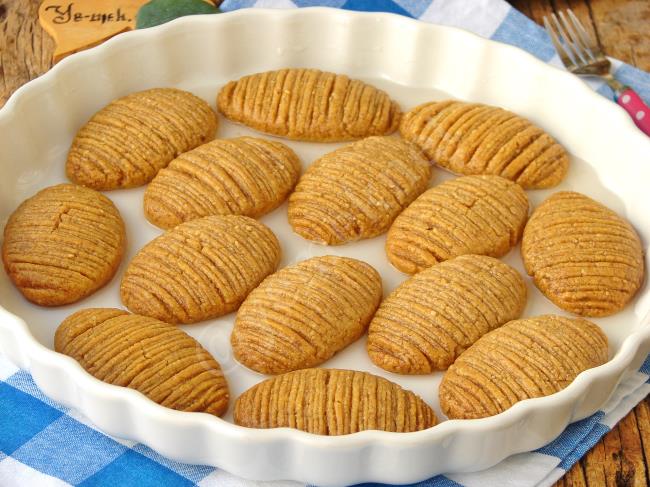 Şerbetli Fındıklı Tatlı - Yapılışı (11/12) 