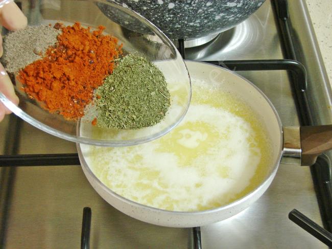 Kolay Ezogelin Çorbası - Yapılışı (9/12) 