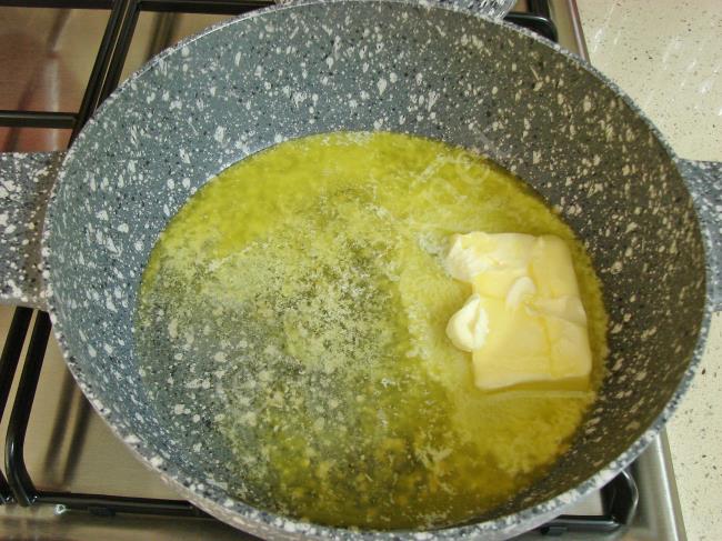 Peynirli İrmik Helvası - Yapılışı (3/12) 