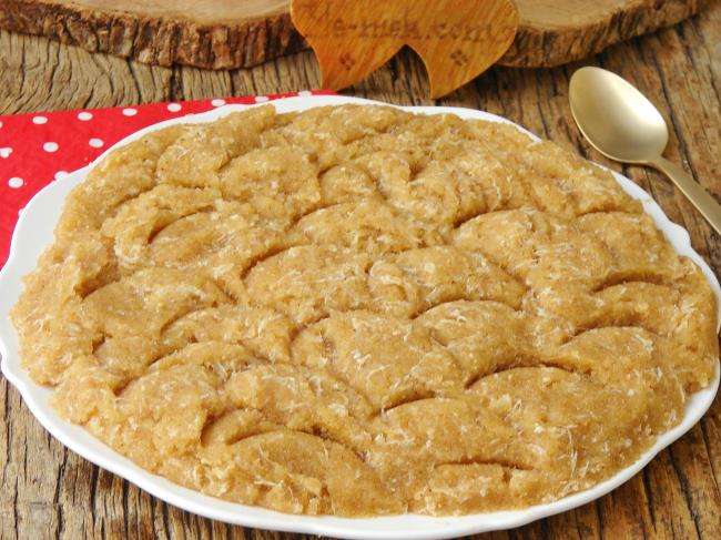 Peynirli İrmik Helvası - Yapılışı (9/12) 