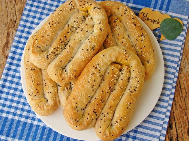 Peynirli Kol Böreği