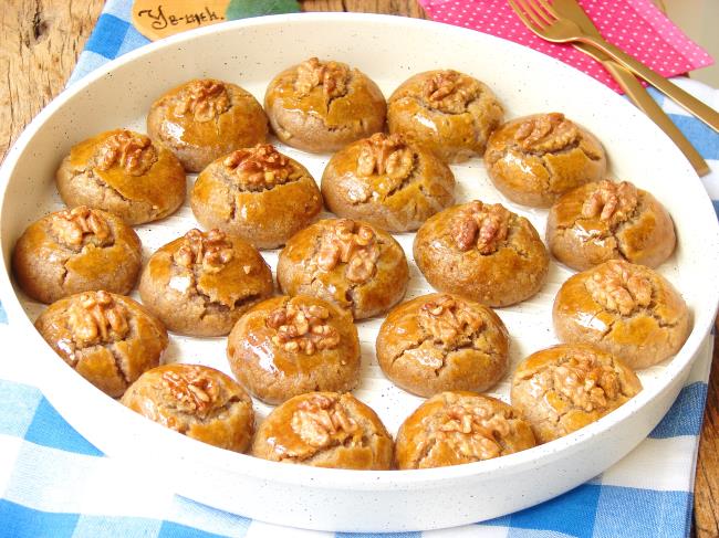 Şerbetli Cevizli Tatlı - Yapılışı (11/12) 