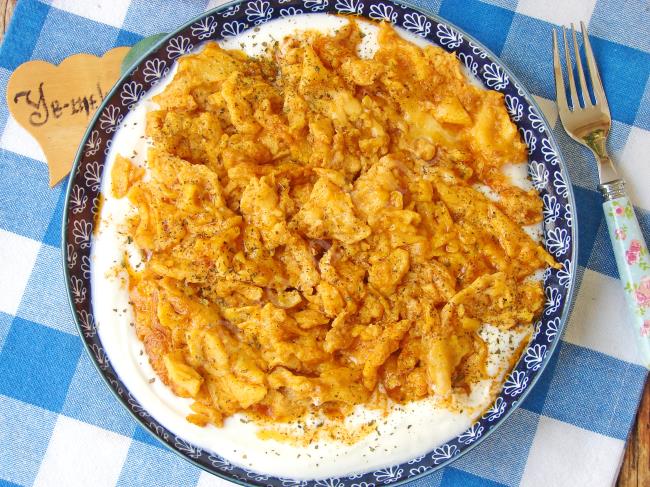 Yoğurtlu Yumurta Kavurması - Yapılışı (11/12) 