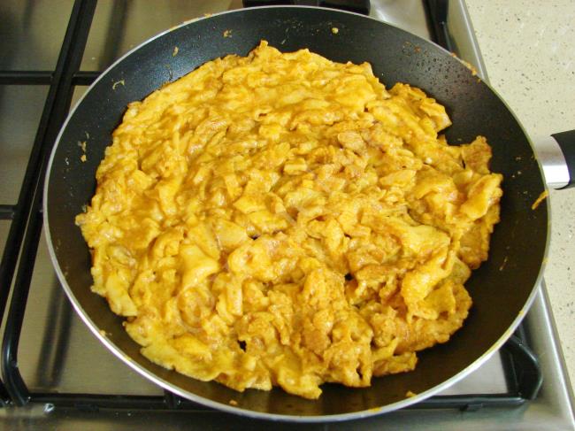 Yoğurtlu Yumurta Kavurması - Yapılışı (8/12) 