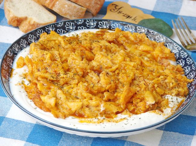 Yoğurtlu Yumurta Kavurması - Yapılışı (9/12) 