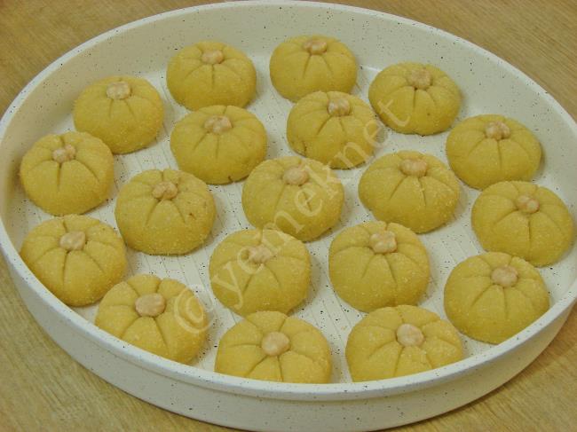 Ceviz Dolgulu İrmik Tatlısı - Yapılışı (11/16) 