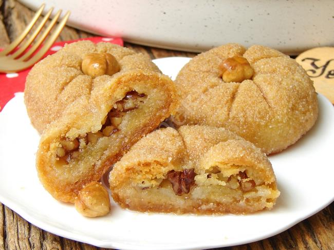 Ceviz Dolgulu İrmik Tatlısı - Yapılışı (14/16) 